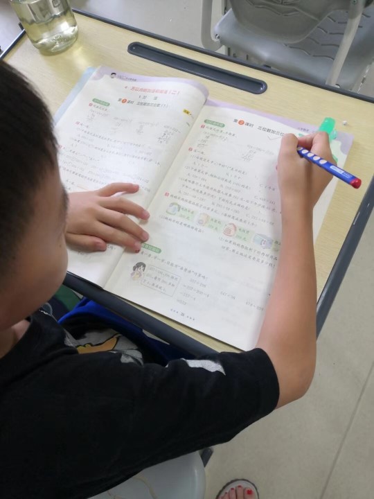 牽手鄉(xiāng)村童夢(mèng)，書(shū)寫(xiě)青春擔(dān)當(dāng)