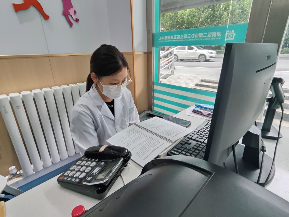 醫(yī)路同行，醫(yī)學(xué)生以社區(qū)醫(yī)院為舞臺(tái)，演繹治療新篇章