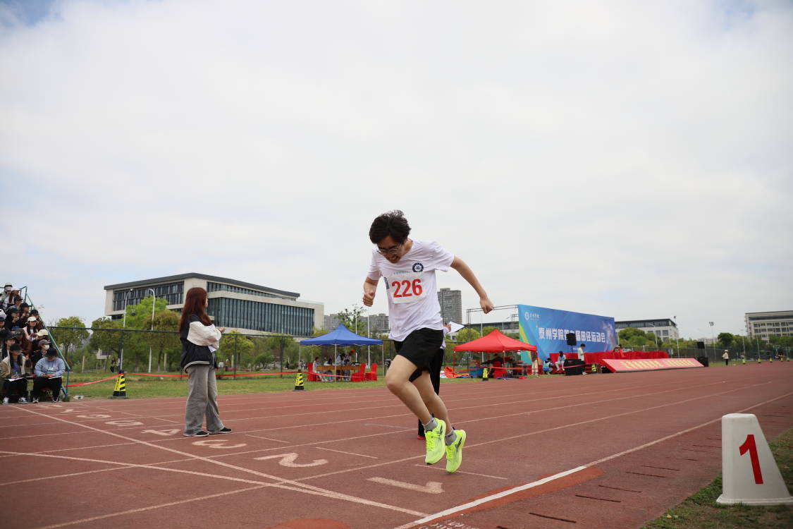 青春逐夢，終章亦輝煌——記一位中長跑選手的青春禮贊與深情回望