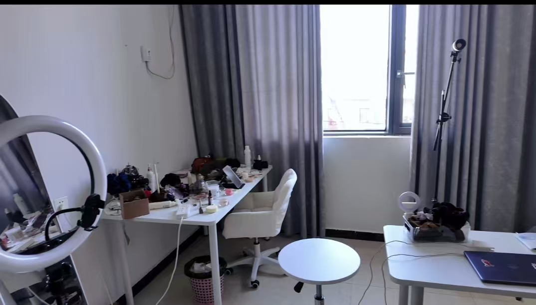 直播賦能鄉(xiāng)村興，青春助農顯擔當