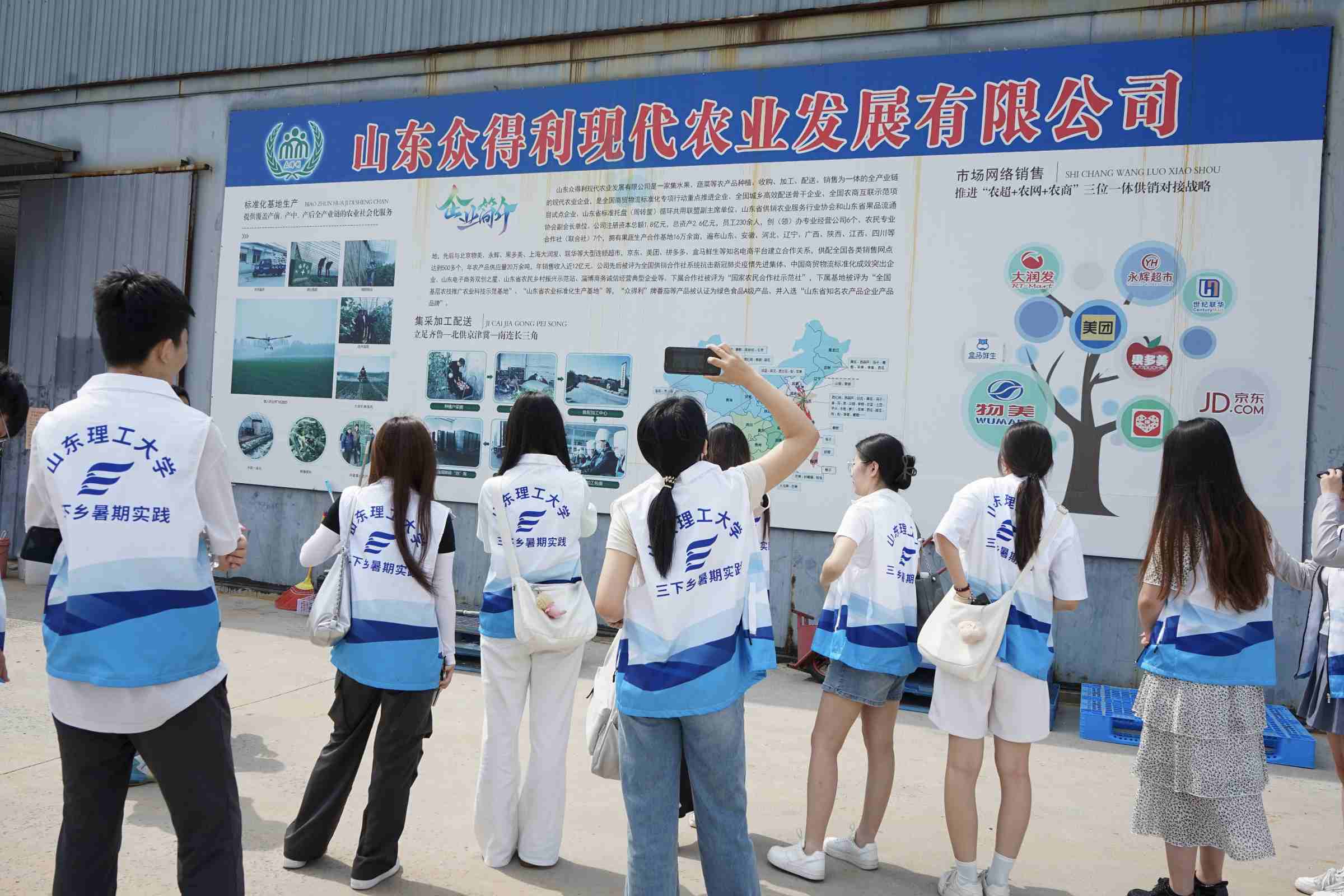 “農(nóng)”墨重彩繪振興