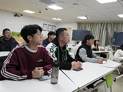 深學(xué)篤行新思想，青春向黨礪初心