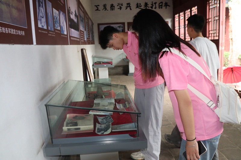 陜西工職大 “三下鄉(xiāng)” 實踐隊走進白石紅軍八路軍紀念館 傳承紅色基因