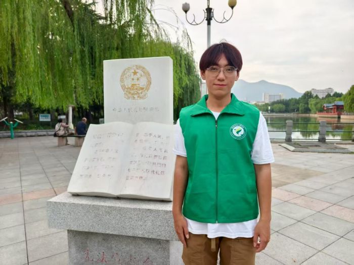 紅領(lǐng)青襟團(tuán)：傳承紅色精神，助力鄉(xiāng)村教育——泰安南湖公園社會(huì)實(shí)踐活動(dòng)