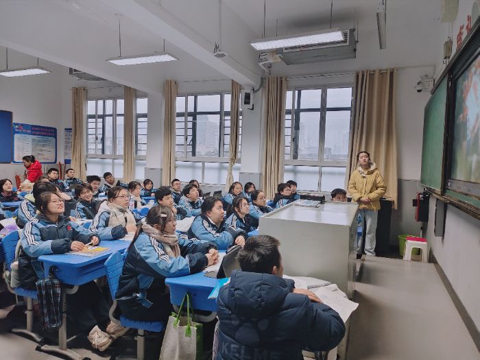 “紅石榴”宣講走進稻田中學 草原母親故事溫暖青春課堂