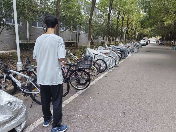 南京財經(jīng)大學學子調研校園閑置自行車：探索綠色循環(huán)新模式，助力雙碳目標實現(xiàn)