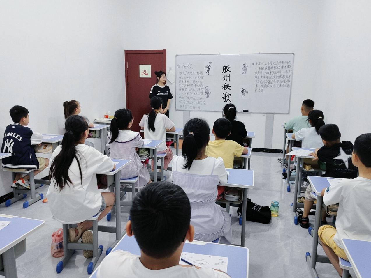 曲阜師范大學翻譯學院“譯”見秧歌實踐隊前往輔導機構進行宣講