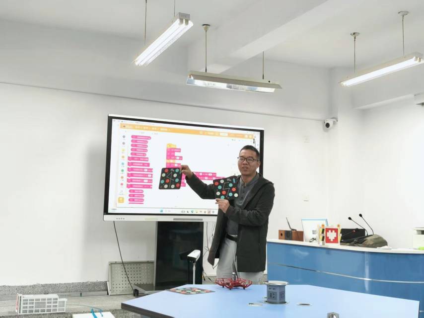 科技賦能教育，編程智創(chuàng)未來