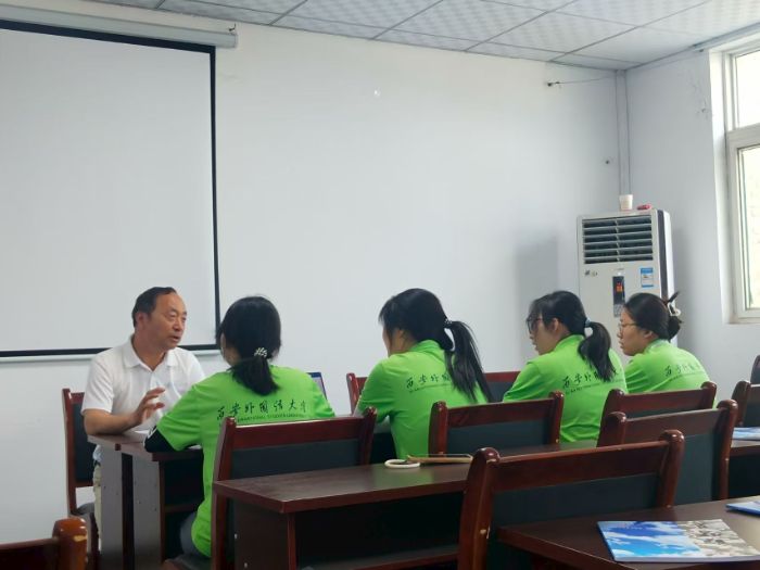 一支粉筆，一桿筆：楊民社與他四十年的鄉(xiāng)土文學(xué)路