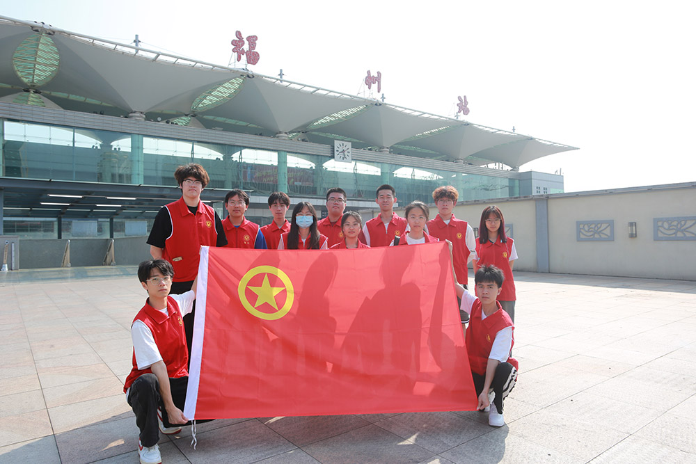 高鐵站服務(wù)新篇章，志愿者的暖心行動(dòng)