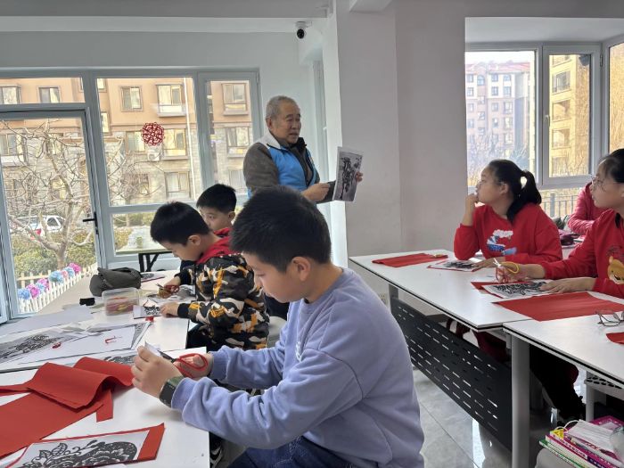 方寸紅紙納百福，剪刀飛舞話傳承