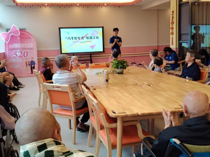 “銀齡暖陽(yáng)”實(shí)踐隊(duì)赴頤錦養(yǎng)老院開(kāi)展志愿服務(wù)紀(jì)實(shí)