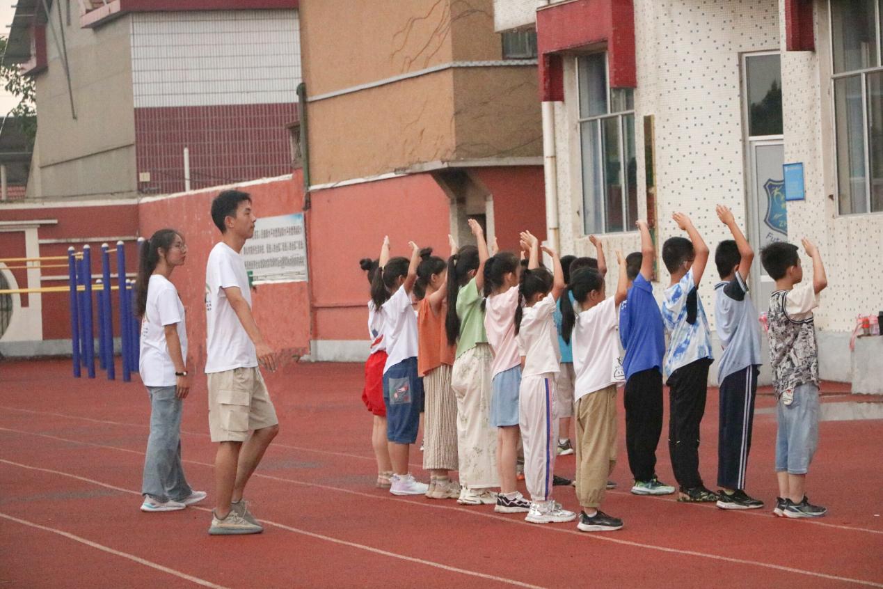 榮耀旗幟揚風(fēng)采，健美律動繪青春