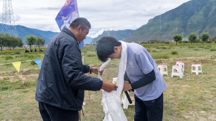 長(zhǎng)安大學(xué)學(xué)子深入嘎拉村推廣普通話，助力民族團(tuán)結(jié)與鄉(xiāng)村振興