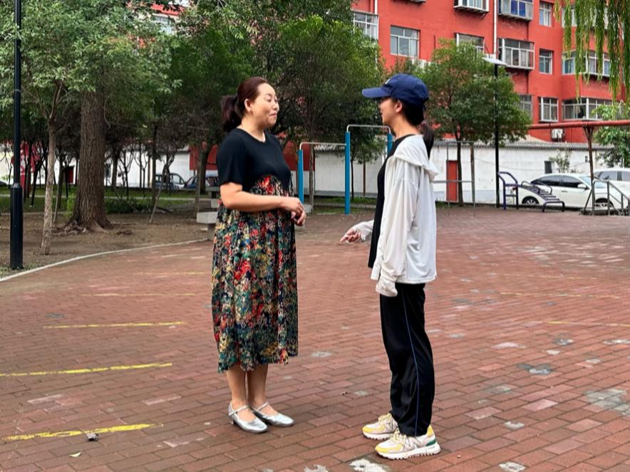 曲阜師范大學(xué)翻譯學(xué)院“譯”見(jiàn)秧歌實(shí)踐隊(duì)開(kāi)展膠州秧歌宣傳工作