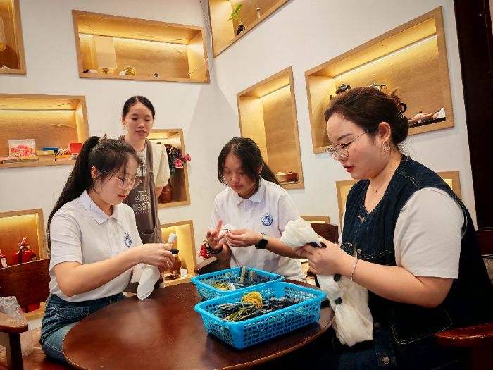 邂逅加合夏布：在指尖輕舞中傳承非遺雅韻