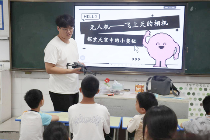 電子信息工程學(xué)院：智繪藍天 翼啟未來——無人機科普進校園