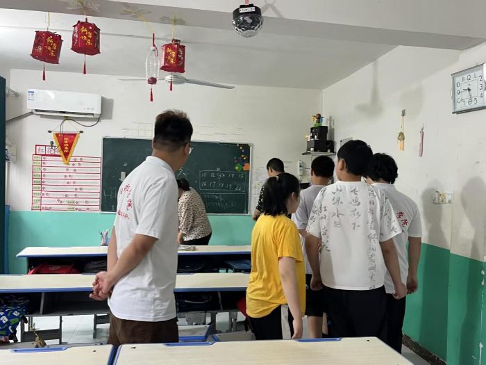 南工學(xué)子三下鄉(xiāng)：照亮童心，溫暖成長(zhǎng)路