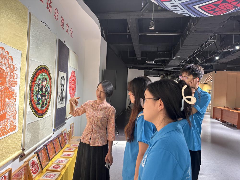 “剪”出石榴花開——探訪南寧民間剪紙代表性傳承人的匠心之旅