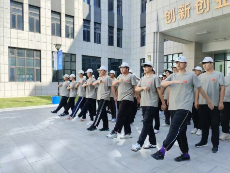 軍訓(xùn)進(jìn)行時 青春正當(dāng)燃|集合！直擊河北化院智能工程系軍訓(xùn)現(xiàn)場