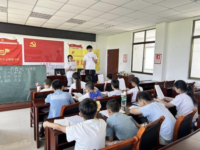 巢湖學(xué)院學(xué)子赴廬江同大鎮(zhèn)開設(shè)“七彩”課程體系，服務(wù)鄉(xiāng)村兒童暑期成長