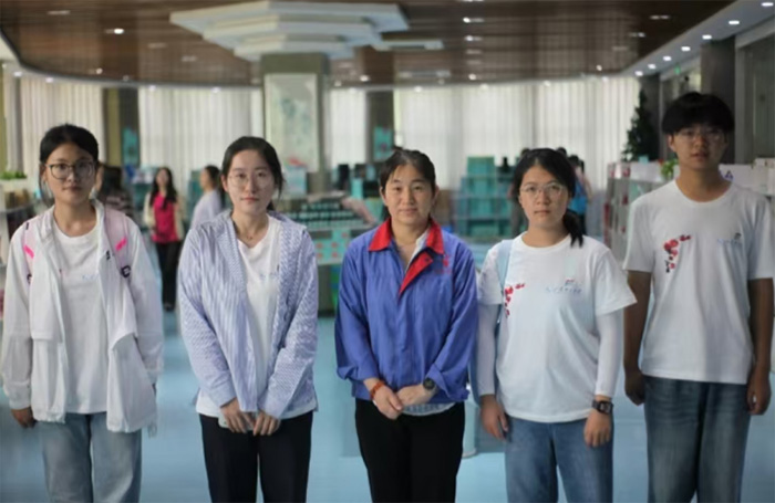 山東理工大學管理學院“玫”好藍圖實踐團參觀華玫生物科技有限公司生產(chǎn)