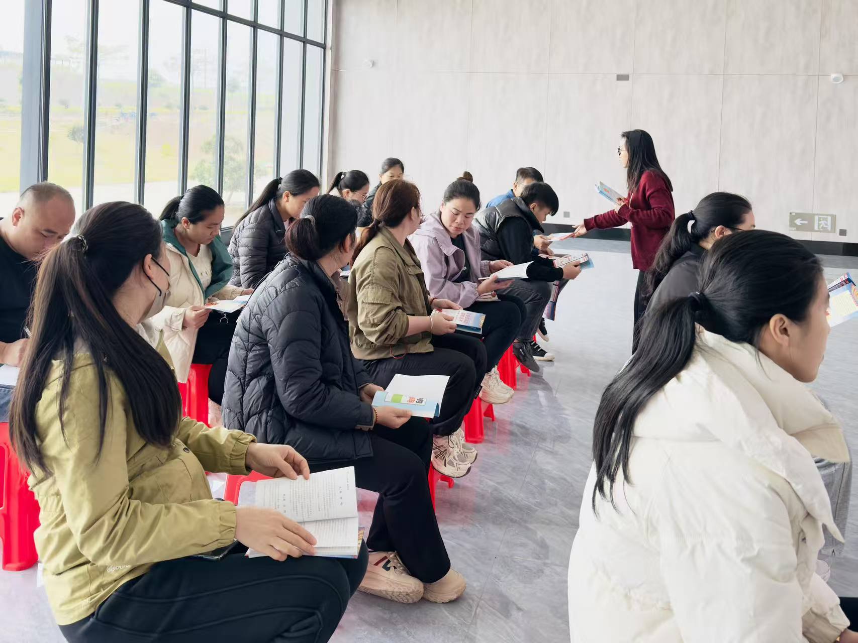 湘潭大學學子返鄉(xiāng)：攜手司法局送法入企護航發(fā)展