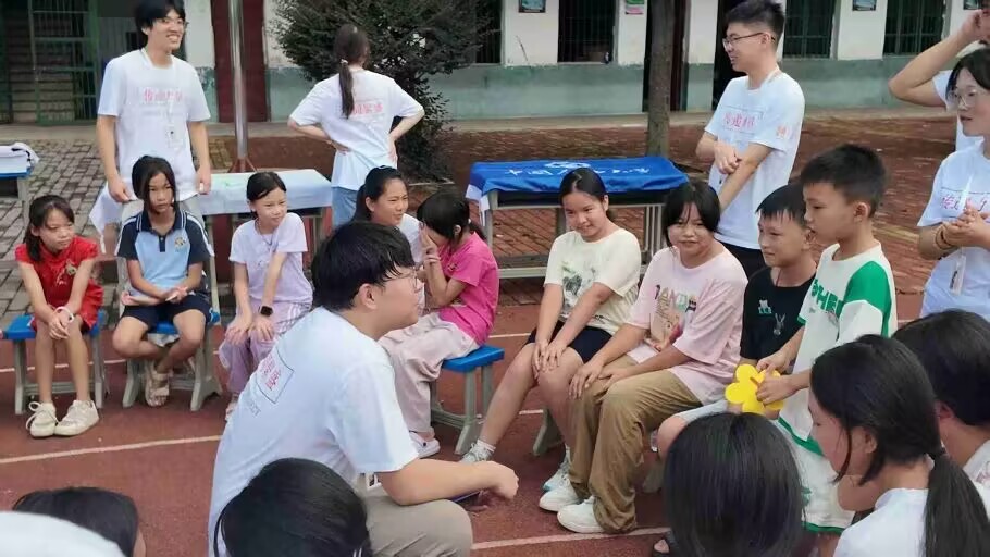 向陽(yáng)花望曦支教隊(duì)開營(yíng)啟航：以趣啟智，用愛(ài)筑夢(mèng) ——三角塘鎮(zhèn)中心小學(xué)暑期夏令營(yíng)活動(dòng)溫情啟幕