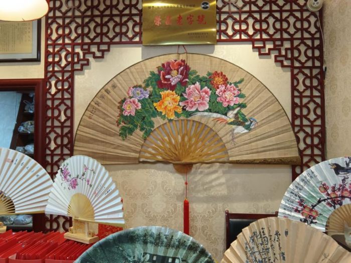 三下鄉(xiāng)實踐隊走進榮昌 探尋紙扇非遺魅力 ?