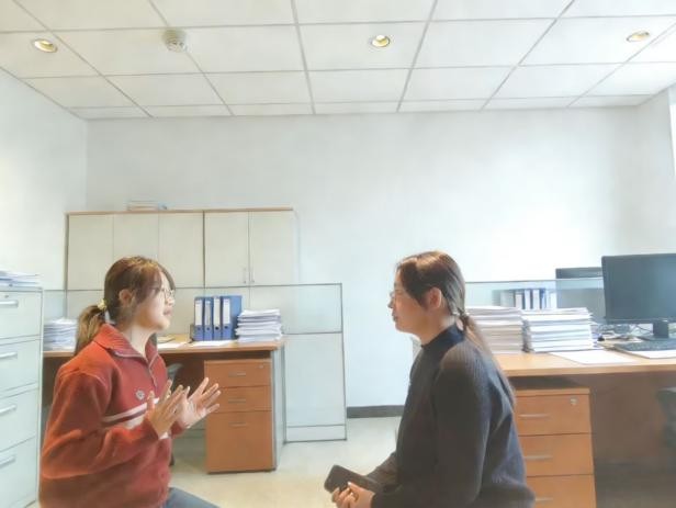 初心映教壇，匠心育桃李