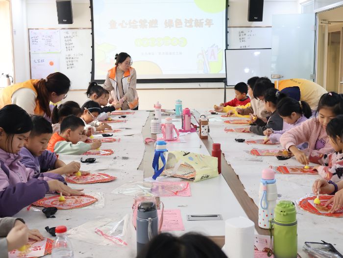 山大唐社“興趣漂流，童愛不候”志愿服務(wù)隊赴東關(guān)街道社工站開展“小候鳥冬令營”社會實踐