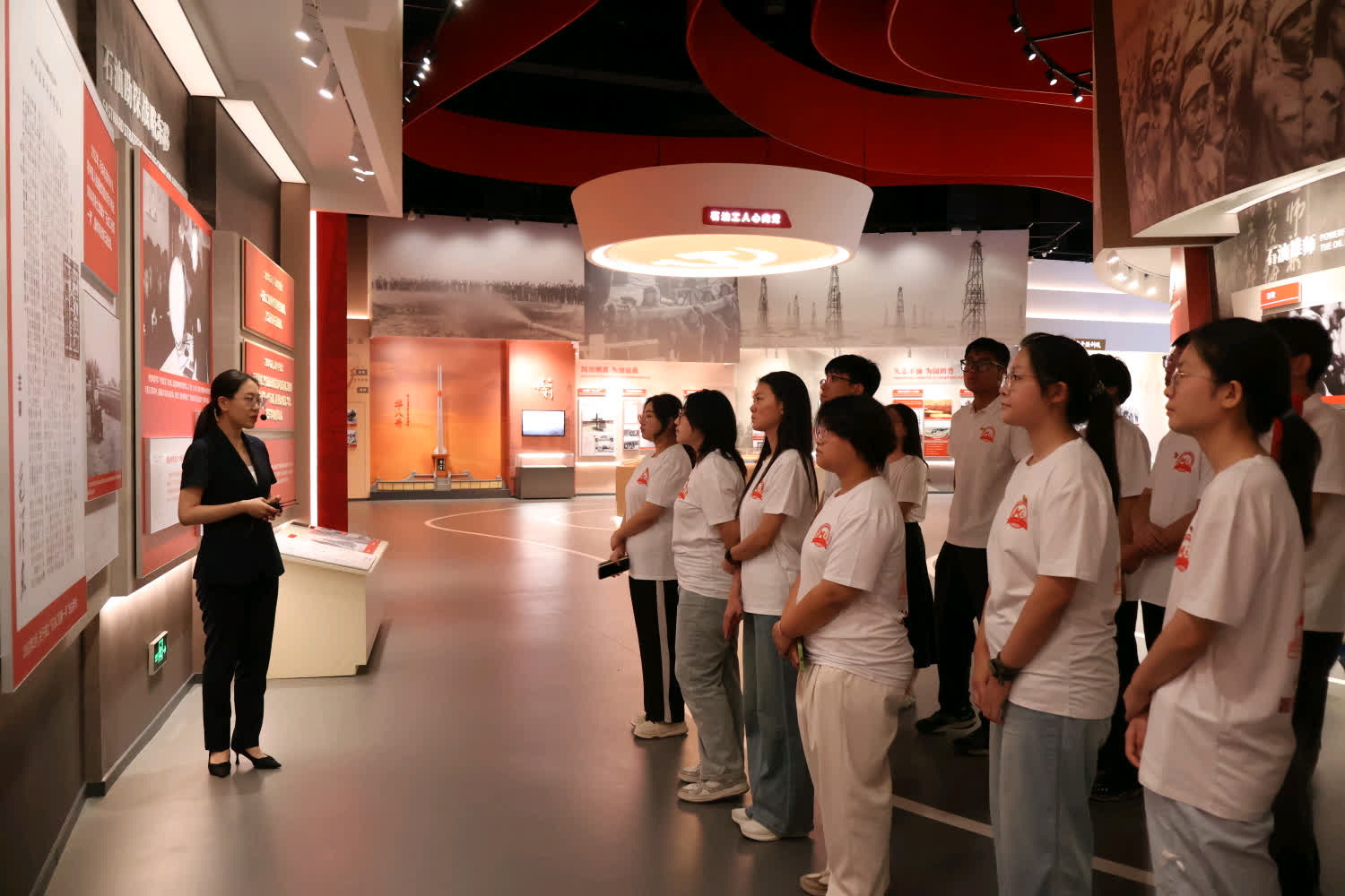 傳承石油魂，奮進(jìn)新征程——“Mg-Li”未來暑期社會實踐團(tuán)參觀勝利油田優(yōu)良傳統(tǒng)展廳