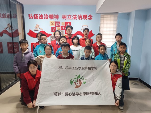 黑白天地把手談，方圓世界覓從容