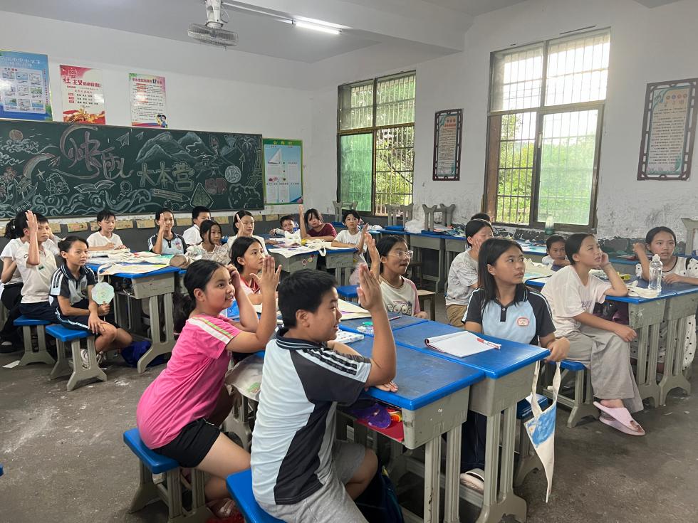 播撒心靈陽光，啟迪成長(zhǎng)夢(mèng)想 　　——向陽花望曦隊(duì)于三角塘中心小學(xué)開展暑期支教活動(dòng)