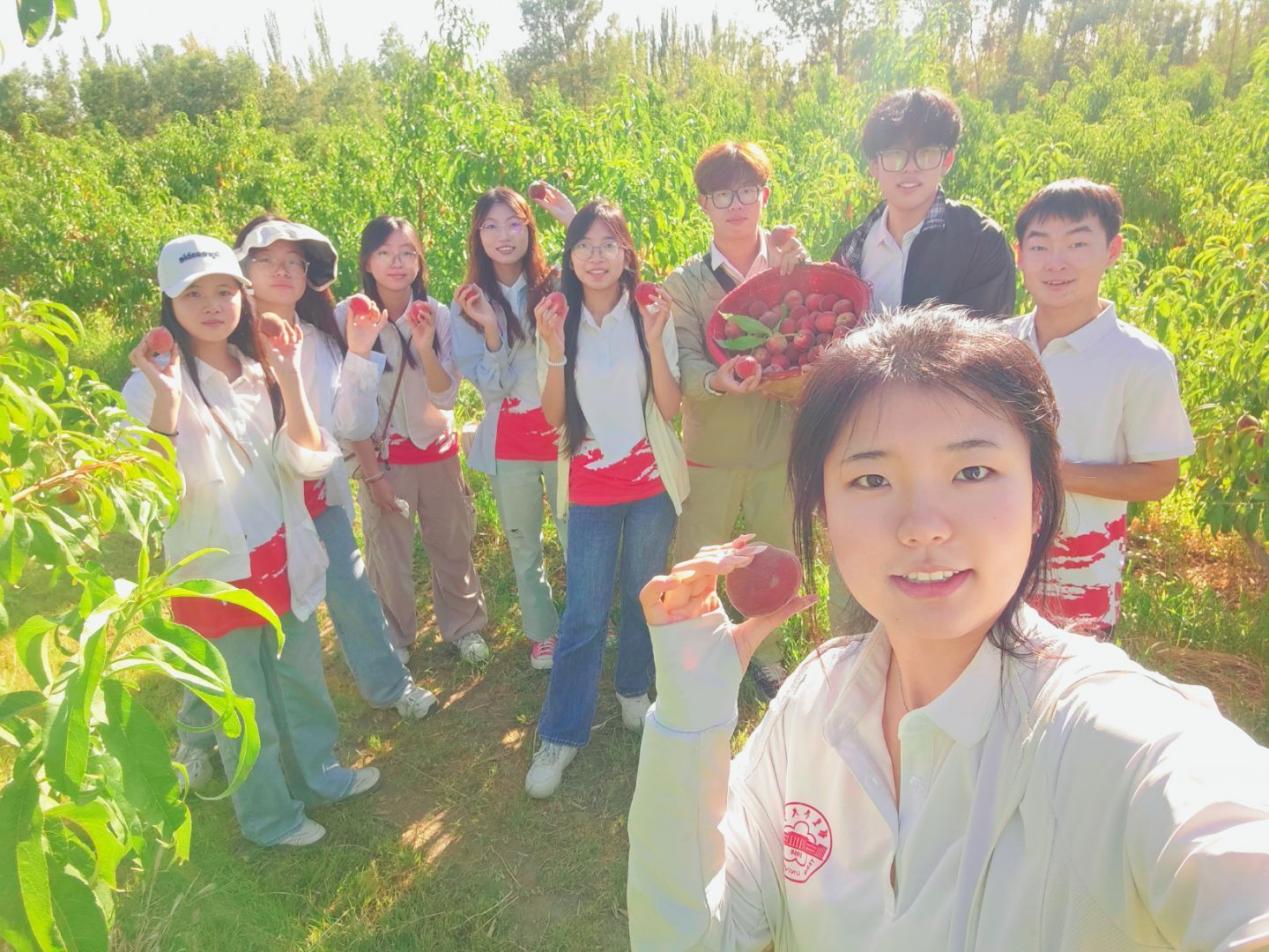 “探秘農(nóng)產(chǎn)品種植，助力鄉(xiāng)村產(chǎn)業(yè)發(fā)展”  ——《青禾逐光實(shí)踐團(tuán)》