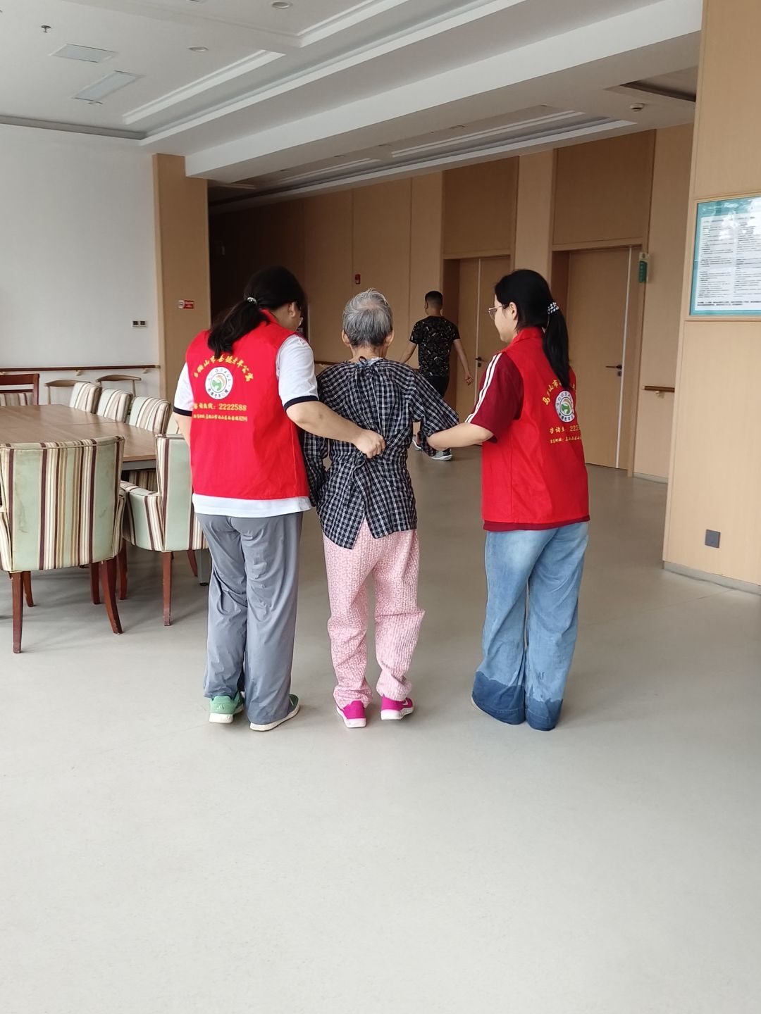 安徽工業(yè)大學(xué) “夕陽紅” 志愿服務(wù)隊(duì)走進(jìn)善德老年公寓 用青春溫暖老人晚