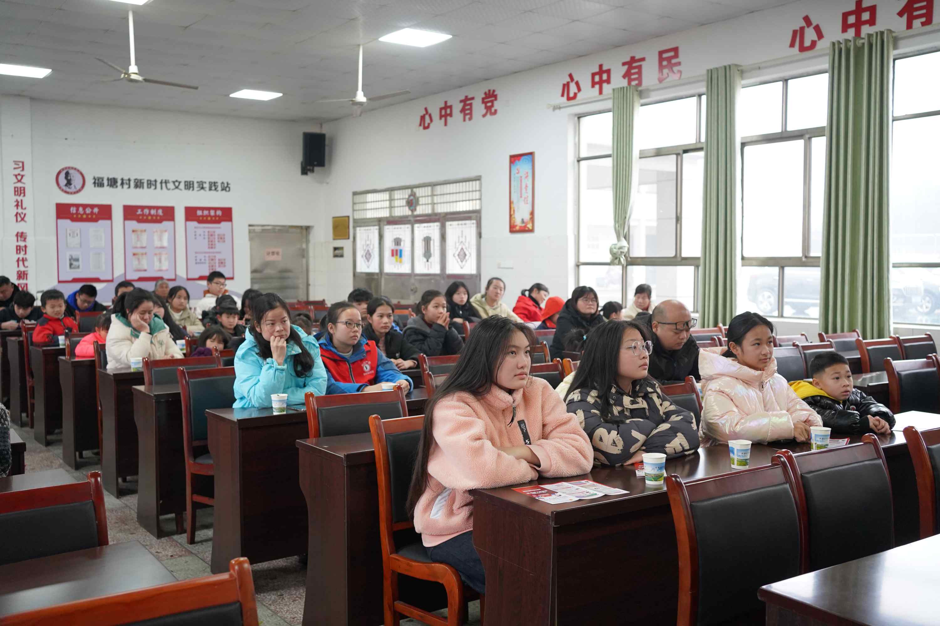 法護花蕾不停步 青春普法暖三村