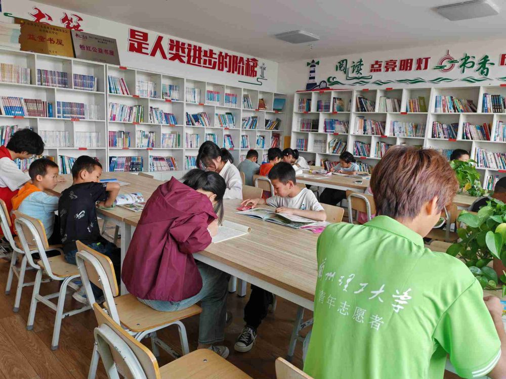 “點(diǎn)亮星燈”志愿服務(wù)系列活動(dòng)----愛(ài)心傳遞，溫暖福利院?