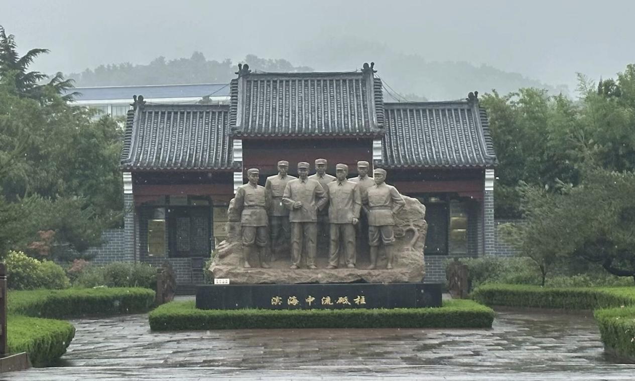 名垂千史，績(jī)載春秋