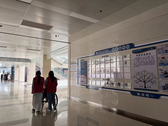 新鄉(xiāng)醫(yī)學(xué)院三全學(xué)院學(xué)生赴郟縣人民醫(yī)院學(xué)習(xí)心肺復(fù)蘇志愿服務(wù)