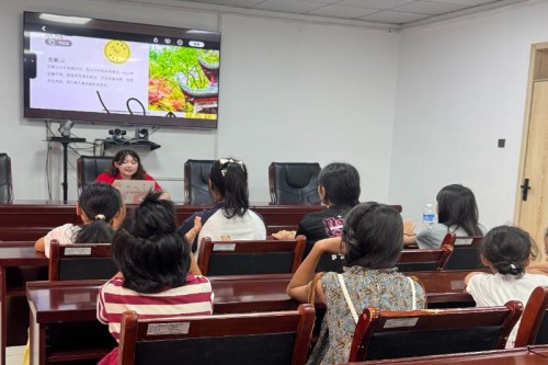 湘潭大學(xué)“三下鄉(xiāng)”實(shí)踐團(tuán)：進(jìn)社區(qū)共話民族情，深訪談聽(tīng)援疆赤子心