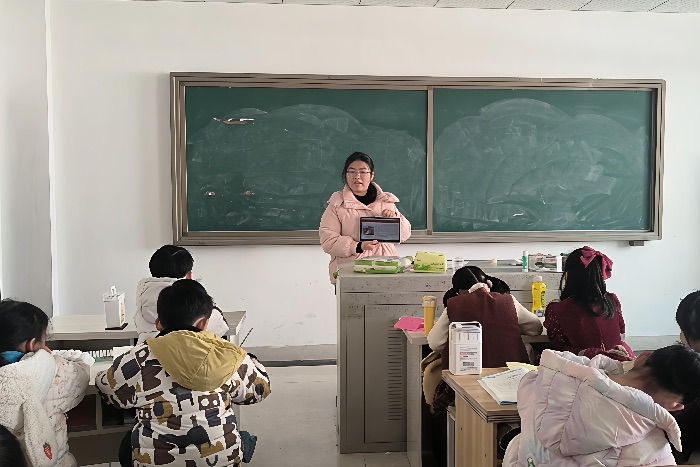 “紅石榴”開進攸縣青少年課堂：為8歲孩子“量身定制”民族團結(jié)第一課