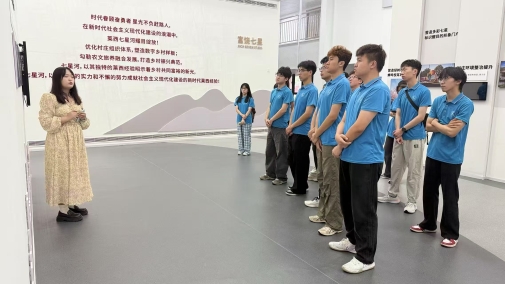 山東理工大學(xué)“赤幟領(lǐng)航萊西行”實踐調(diào)研團參觀萊西市七星河村