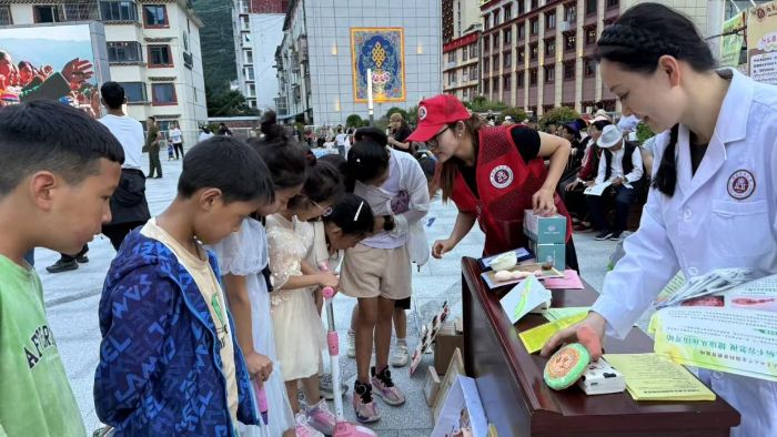 西南醫(yī)科大學(xué)三下鄉(xiāng)：牦牛背上筑防線 紅軍路上續(xù)醫(yī)魂——醫(yī)大學(xué)子助力黑水寄生蟲病防治新征程