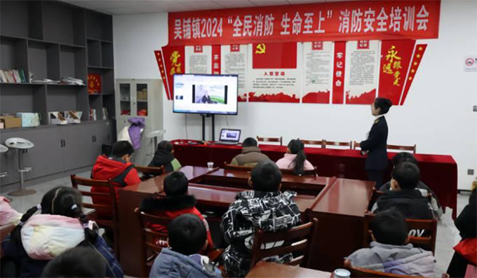 藍(lán)天為證，壯志同行：實(shí)踐隊(duì)探尋總理民航情，續(xù)寫傳承新篇