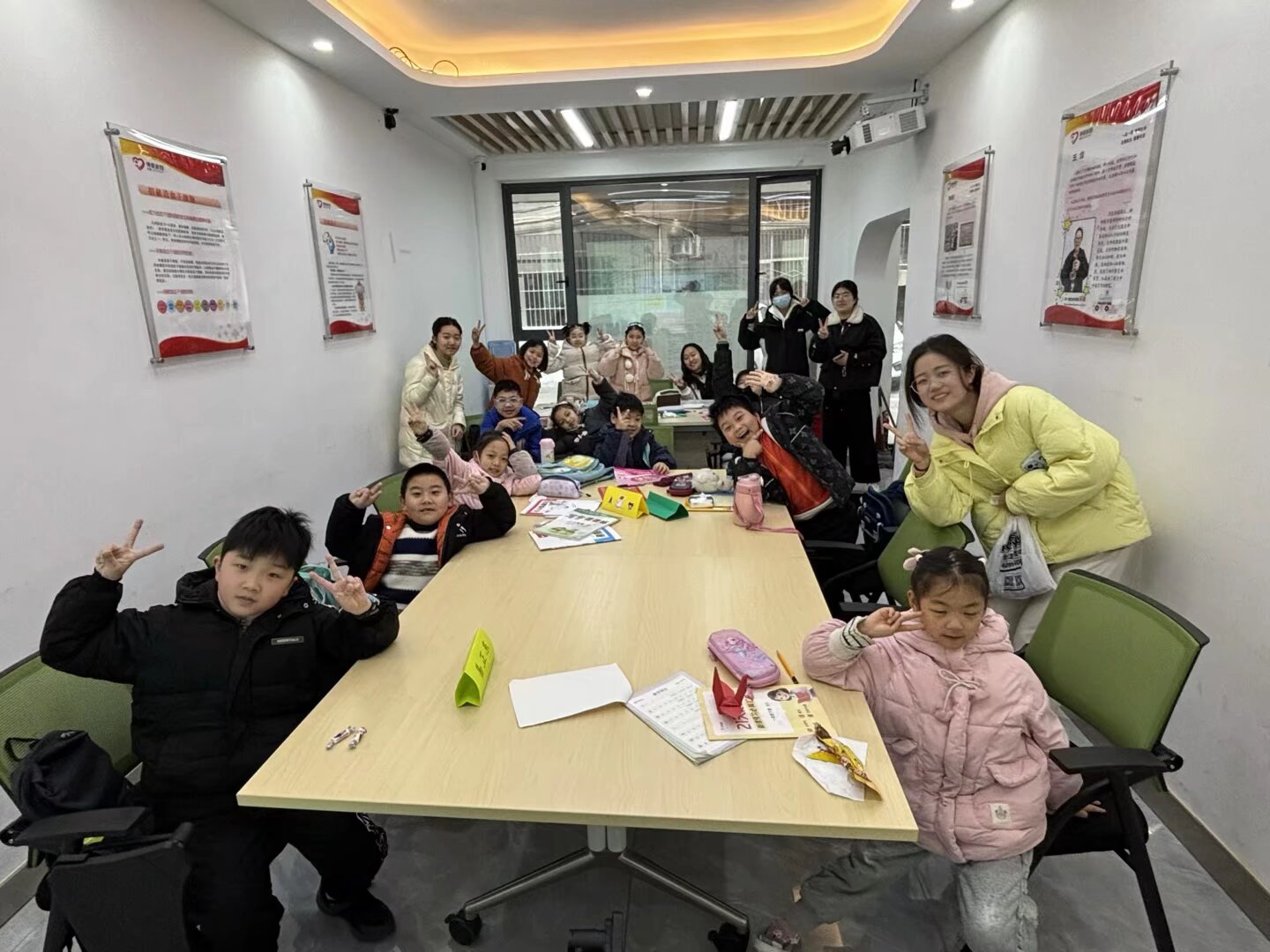 拒絕“脆皮”寒假！大學(xué)生志愿者給社區(qū)娃送上“法治防護甲”