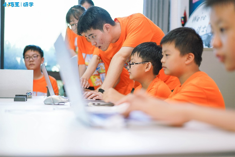 讓“科普甘露”催發(fā)更多“科學(xué)種子”——“科技助學(xué)，研學(xué)育才”烏鎮(zhèn)實踐