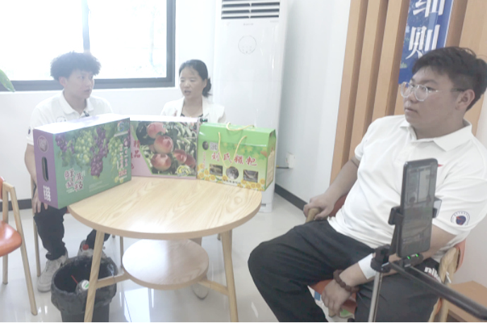 電子信息工程學(xué)院：青春助農(nóng)展風(fēng)采 直播帶貨促振興