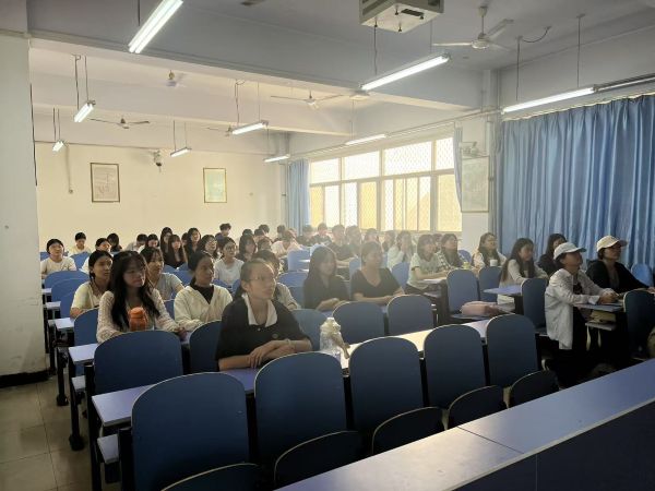 青春無(wú)毒，共護(hù)未來(lái)——植科2402“一團(tuán)一品”禁毒主題班會(huì)順利開展