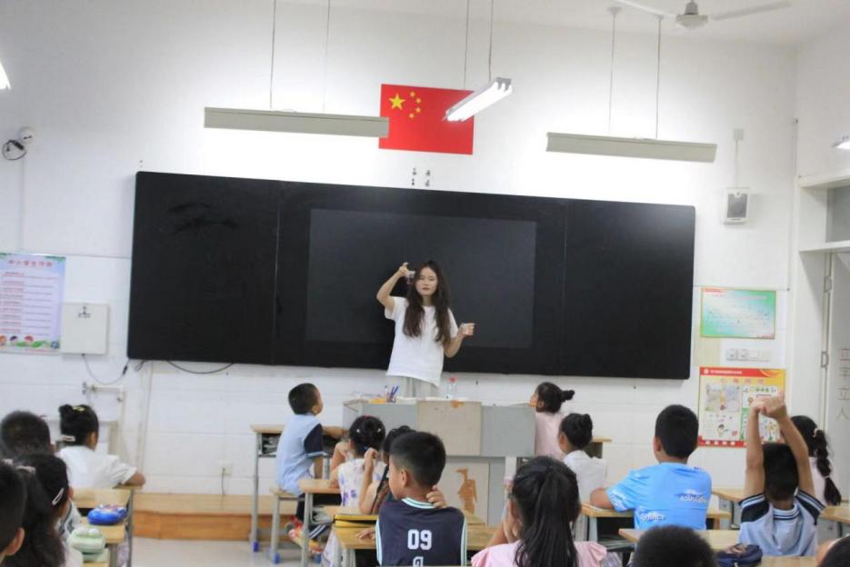 躍動健康韻律，啟迪科學(xué)智慧 ——支教同行促成長